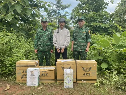 Bắt giữ vận chuyển pháo nổ trái phép với số lượng lớn tại cửa khẩu Lao Bảo