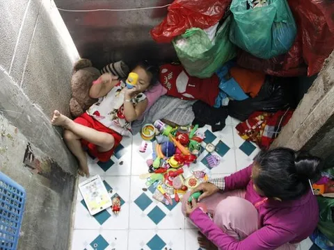 Độc lạ căn nhà vỏn vẹn 1m2 ở Sài Gòn, sinh hoạt đi vệ sinh phải nhờ hàng xóm