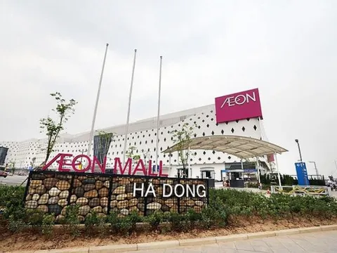 Người phụ nữ làm điều xấu hổ ở Aeon Mall Hà Đông bị bảo vệ bắt tại trận