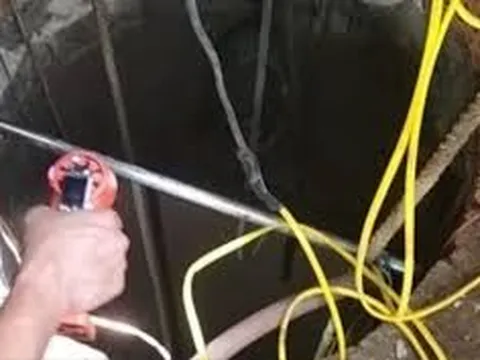 Người đàn ông gặp nạn dưới giếng sâu 30m và cuộc giải cứu đầy thử thách