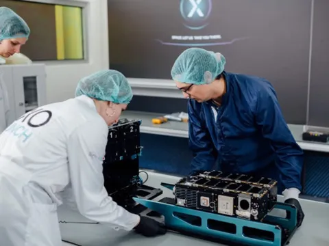 NASA: Triển khai nghiên cứu đầu tiên về sóng vô tuyến Mặt Trời