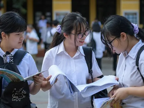 Hà Nội: Hạ điểm chuẩn lớp 10 các trường THPT công lập năm học 2024-2025