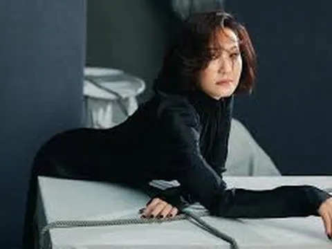 Hồng Đào khoe đường cong nóng bỏng ở tuổi 62