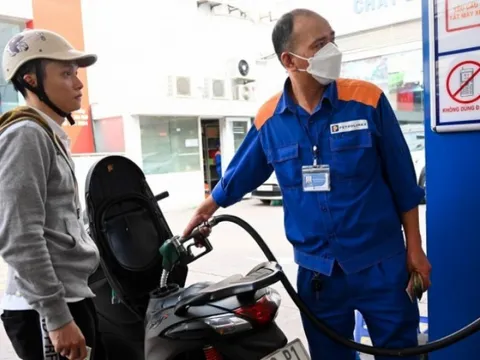 Giá xăng dầu hôm nay 17/7: Dầu thô tăng giảm trái chiều