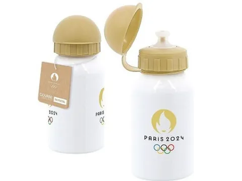 Pháp thu hồi bình nước phiên bản Olympic gây rủi ro sức khỏe cho trẻ em