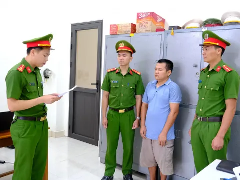 Hà Tĩnh : Khởi tố tài xế liều lĩnh, đâm vào xe cảnh sát giao thông
