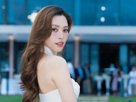 Chuyện gì đang xảy ra với Hoa hậu Tiểu Vy?