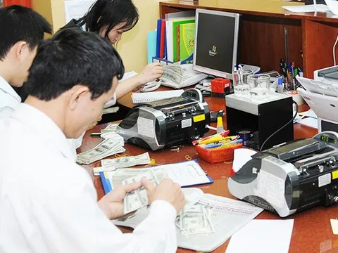 Tỷ giá USD hôm nay 5/8: Lao dốc phiên đầu tuần
