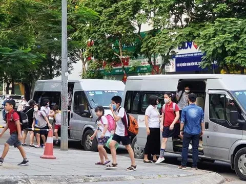 Xe đưa đón học sinh có thể phải sơn màu vàng đậm phủ bên ngoài