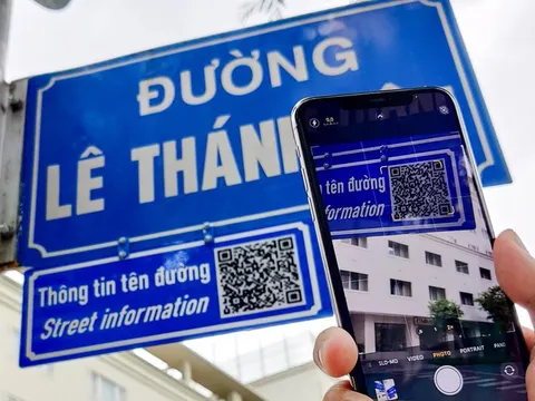 Thí điểm tích hợp mã QR vào 139 biển tên đường, phố ở quận Hoàn Kiếm