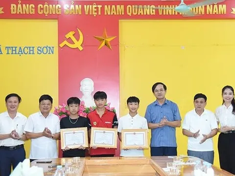Hà Tĩnh: Ba học sinh dũng cảm cứu sống 2 em nhỏ bị đuối nước