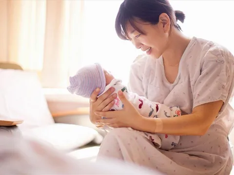 Lao động nữ sinh con được tăng trợ cấp thai sản