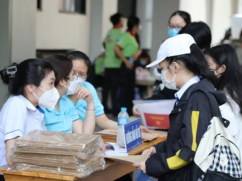 Hướng dẫn tân sinh viên làm thủ tục nhập học năm 2024