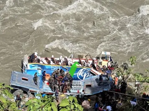 Nepal: Xe buýt lao xuống sông khiến 27 người thiệt mạng