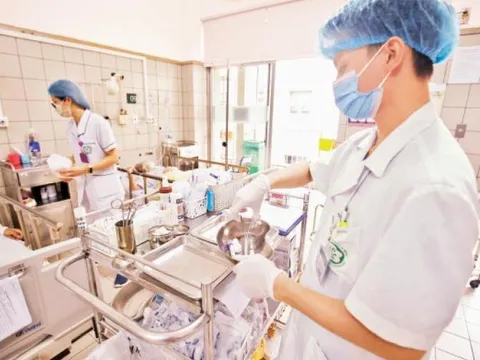 Bộ Y tế đề xuất tăng phụ cấp cho cán bộ y tế