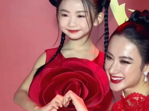 Angela Phương Trinh lần đầu đưa con gái đi dự sự kiện, nhan sắc hai mẹ con thu hút sự chú ý
