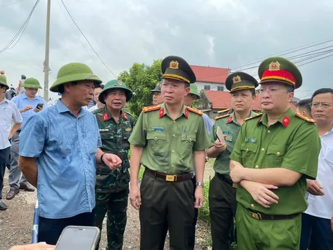 Lãnh đạo tỉnh Phú Thọ có mặt tại cầu Phong Châu chỉ đạo công tác cứu nạn cứu hộ
