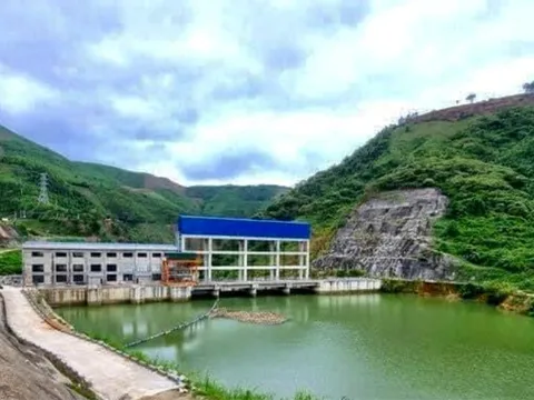 Sạt lở đất gây sập nhà điều hành thủy điện ở Lào Cai: 5 người mất tích