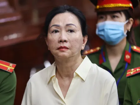 Bị cáo Trương Mỹ Lan bị truy tố ba tội danh tại phiên tòa xét xử sơ thẩm giai đoạn 2