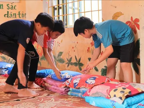 Ổn định việc ăn, ở và học tập cho 107 học sinh thôn Làng Nủ