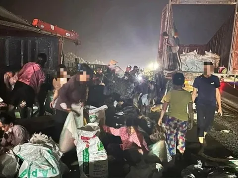 Công an xác minh vụ hàng hóa trị giá gần 2 tỉ bị 'hôi của' ngay trên cao tốc, mặc tài xế khản cổ van xin