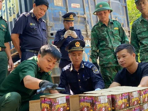 Bắt đối tượng vận chuyển hơn 500 kg pháo hoa nhập lậu qua cửa khẩu Cha Lo