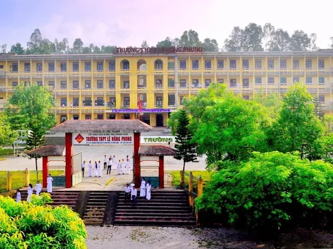Vụ đang đỗ Thủ khoa thành trượt lớp 10: Nam sinh bỏ ăn, có dấu hiệu trầm cảm