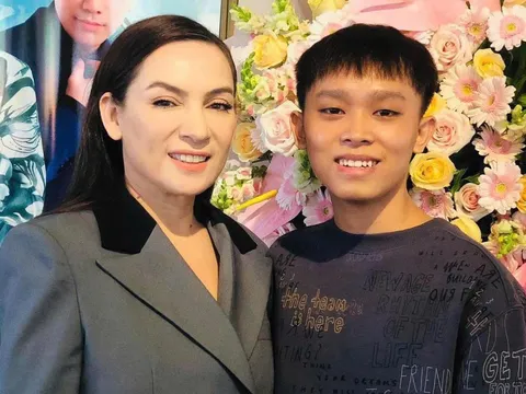 Con gái nuôi Phi Nhung nói về mối quan hệ với Hồ Văn Cường