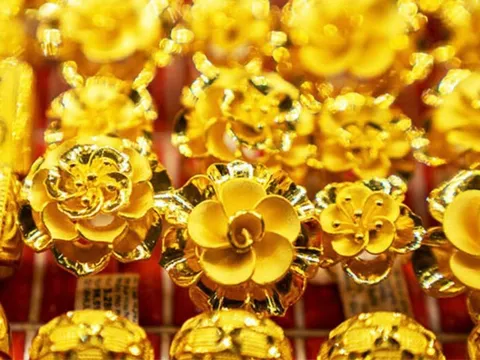 Hôm nay (12/10): Giá vàng nhảy vọt, tăng dữ dội