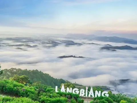 Tạm dừng tuyến đi bộ leo núi Lang Biang do không đảm bảo an toàn