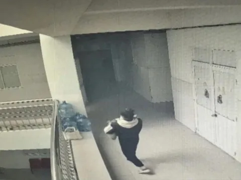 Người cha nghẹn lời kể lại phút giây giành lại con trai mới sinh trên tay kẻ bắt cóc ở bệnh viện