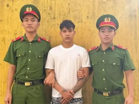 Cả mẹ lẫn con mắc lừa thanh niên SN 2002