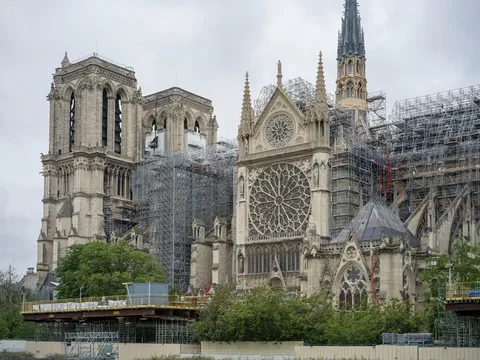 Nhà thờ Đức Bà Paris của Pháp rung chuông sau 5 năm đóng cửa