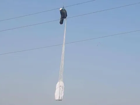 Xí nghiệp Lưới điện cao thế đề nghị Công an xử lý nghiêm Đội Dù lượn Hà Nội