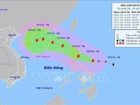 Bão Toraji gần Biển Đông, giật cấp 12