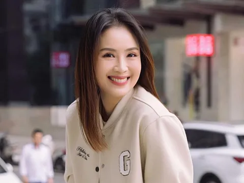 Hồng Diễm đăng clip đi diễn thời trang, Việt Anh nói một câu gây chú ý