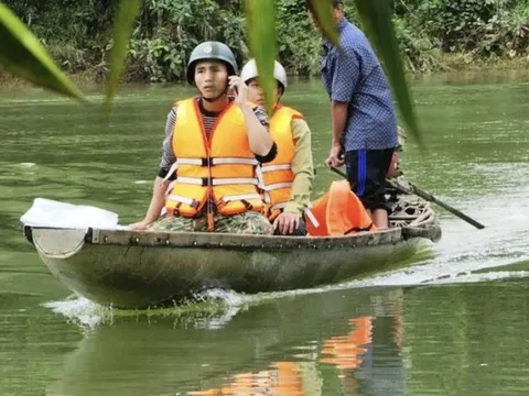 Đã tìm thấy thi thể thứ 2 trong vụ xe chở rác rơi xuống sông ở Thừa Thiên Huế