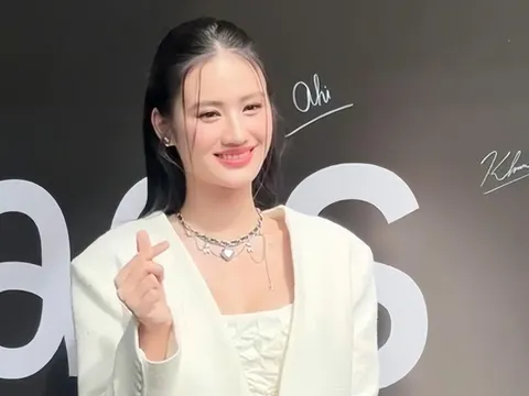 Khá khen cho Hoa hậu Ý Nhi
