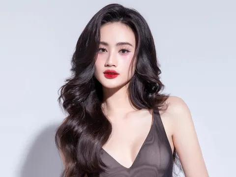 Hoa hậu Ý Nhi từ bỏ phong cách 'gái ngoan'