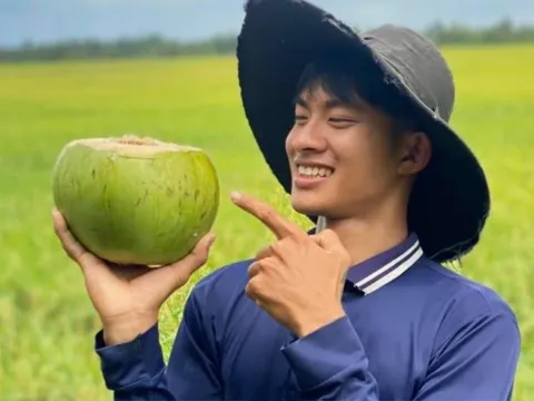 Tiktoker Lê Tuấn Khang: Ngồi im cũng đạt gần 7 triệu người theo dõi, video trăm triệu lượt xem