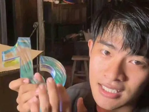 Lê Tuấn Khang bất ngờ livestream khoe tin vui