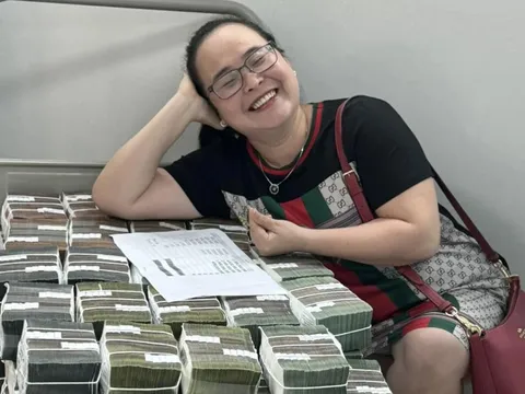 'Ôm' vé số ế cả gia đình trúng độc đắc 34 tỷ đồng
