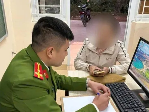 Shipper đọc đúng đơn hàng và số tiền, người phụ nữ suýt bị lừa xác nhận sinh trắc học để chuyển tiền