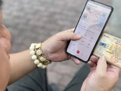 Có bắt buộc phải đổi giấy phép lái xe cũ theo mẫu mới?