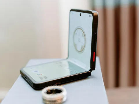 Có gì đặc biệt ở chiếc điện thoại gập đắt nhất thế giới, giá cao gấp hàng chục lần iPhone?