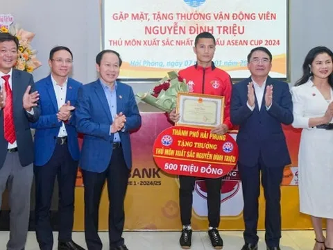 Hải Phòng thưởng 550 triệu đồng cho thủ môn Nguyễn Đình Triệu