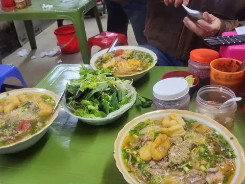 Bị khách tố bán 3 bát bún riêu ngày Tết giá 1.2 triệu đồng, quán bún Hà Nội giải thích 'do hiểu lầm'