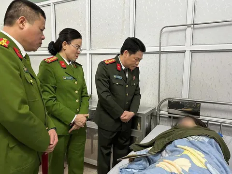 Vụ ô tô lao xuống mương làm 7 người tử vong ở Nam Định: 2 nạn nhân sống sót hiện ra sao?
