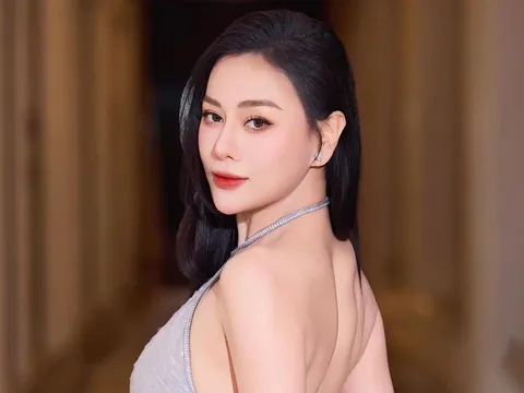 Phương Oanh gây bất ngờ với vóc dáng 'mình hạc xương mai'