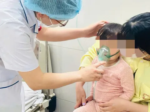 Bác sĩ hướng dẫn cách nhận biết và phòng cúm A cho trẻ